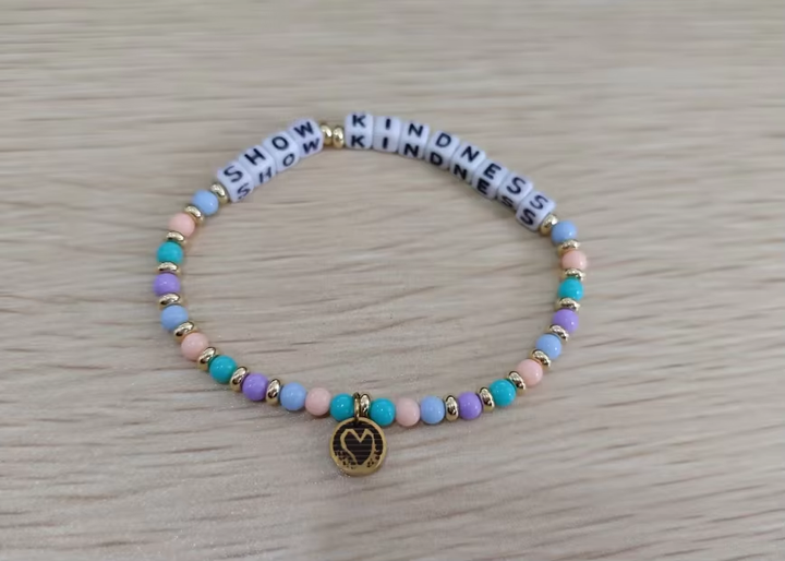 SHOW KINDNESS BEADED BRACELET